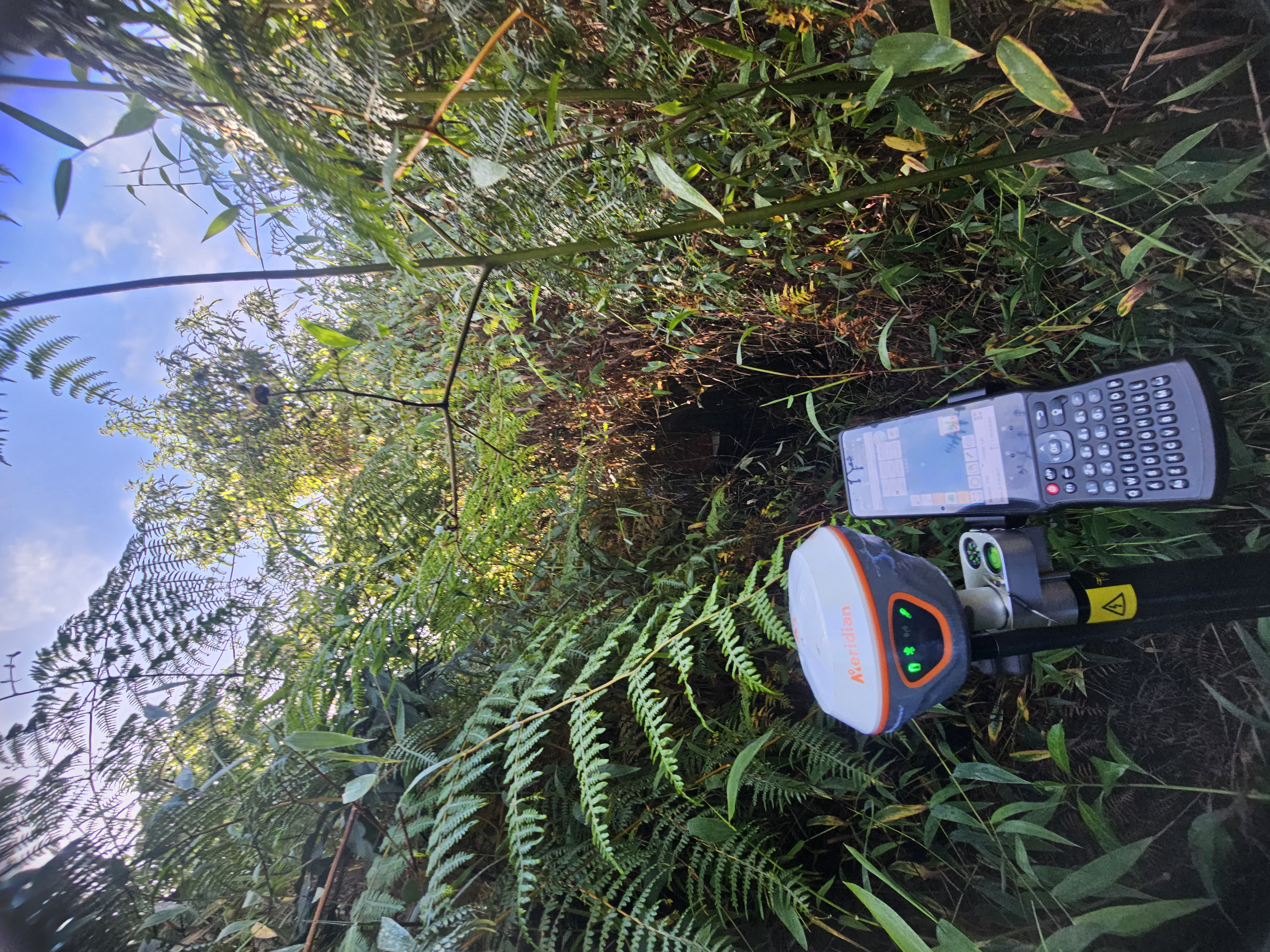 Receptor RTK y controlador para registro de puntos en campo